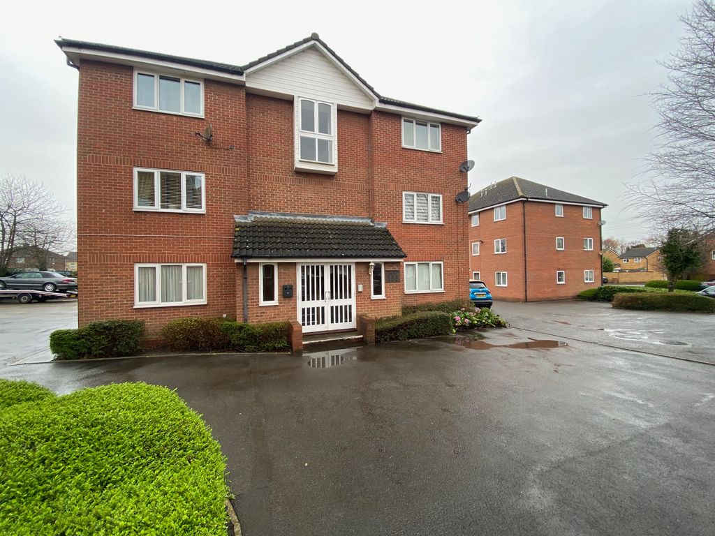 2 bed flat for sale in Flamborough Close, Peterborough PE2, £142,500