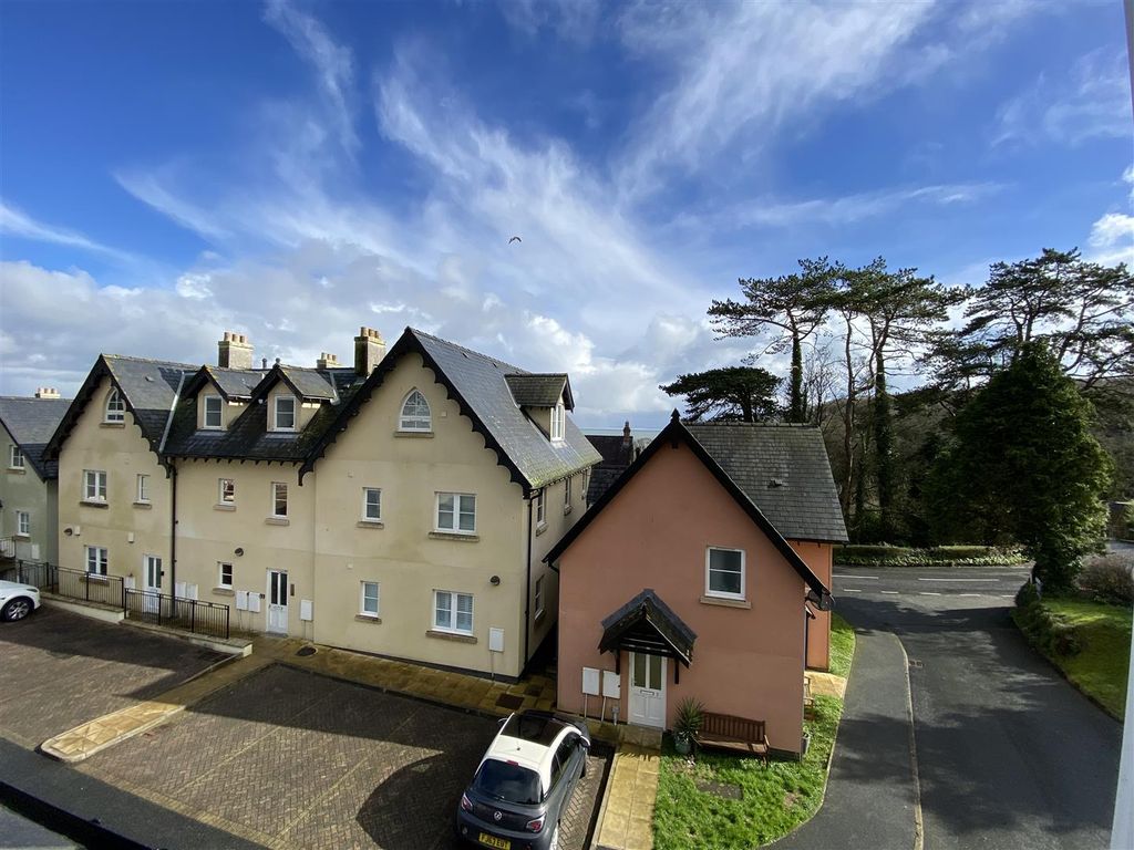2 bed flat for sale in St. Brides Hill, St. Brides Hill, Saundersfoot SA69, £240,000