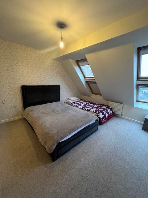 3 bed property for sale in Loxley Close, Bradford BD2, £170,000