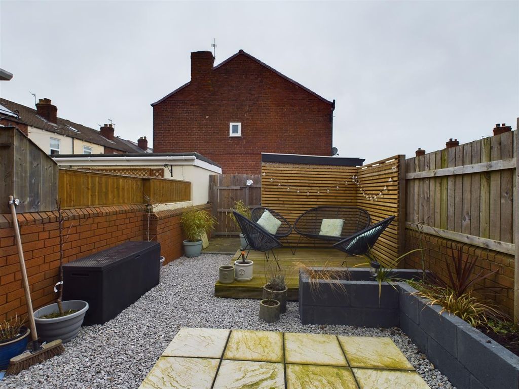 2 bed terraced house for sale in Featherstone Lane, Featherstone, Pontefract WF7, £125,000
