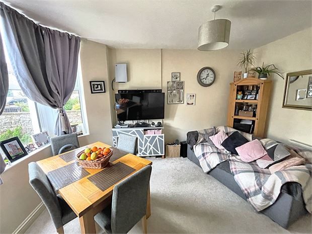 2 bed flat for sale in Hill Road, Weston-Super-Mare, North Somerset. BS23, £180,000