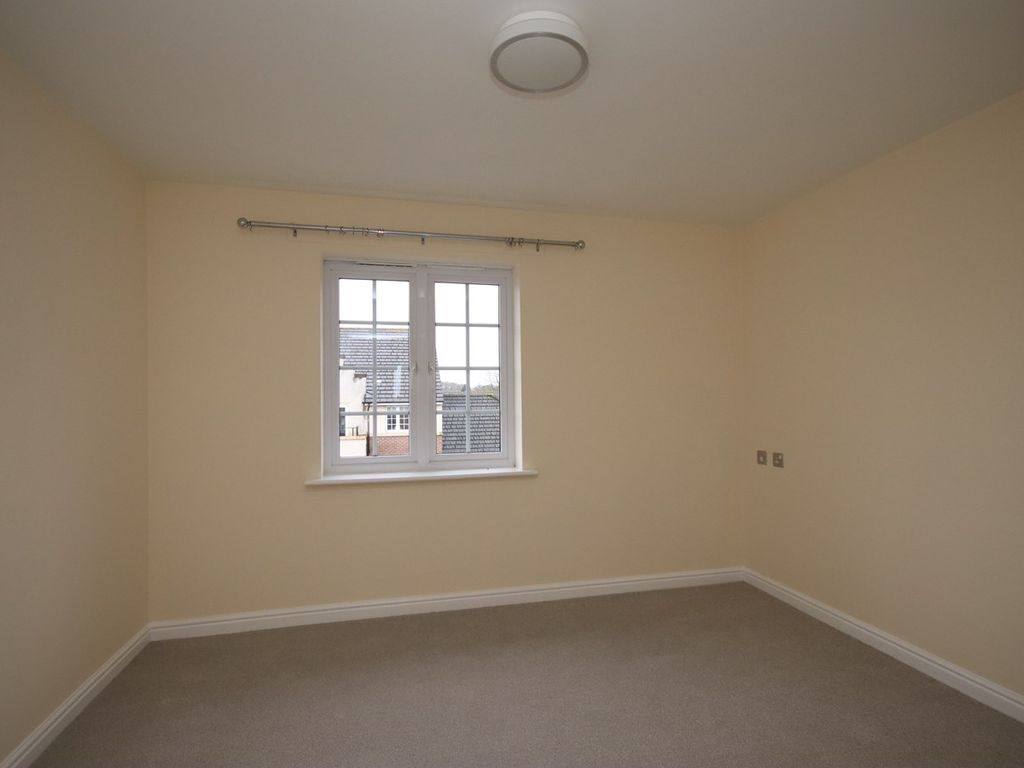 2 bed flat for sale in The Hawthorns, Flitwick MK45, £215,000