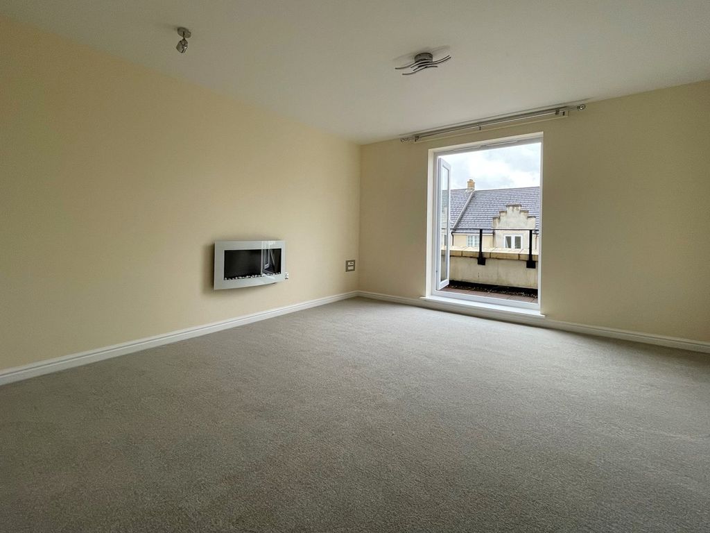 2 bed flat for sale in The Hawthorns, Flitwick MK45, £215,000