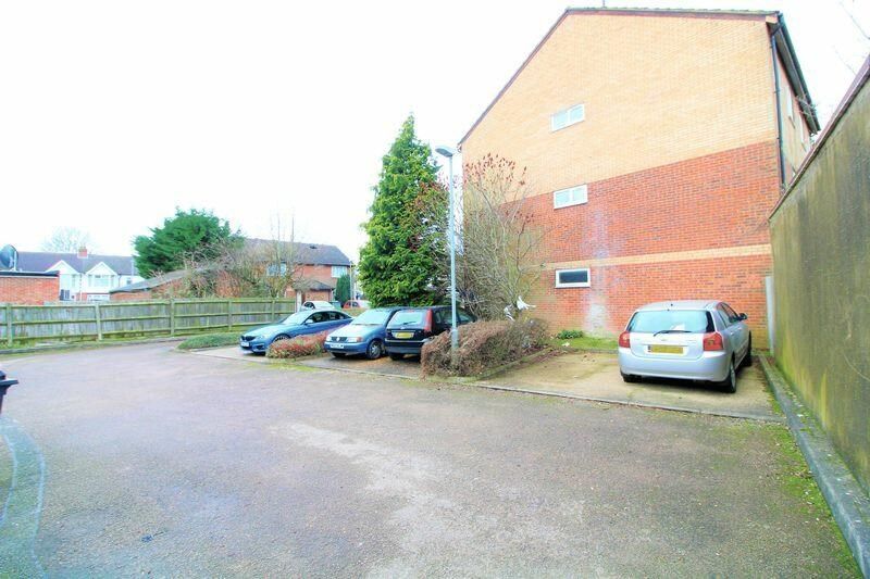 1 bed flat for sale in Alder Crescent, Luton LU3, £132,000