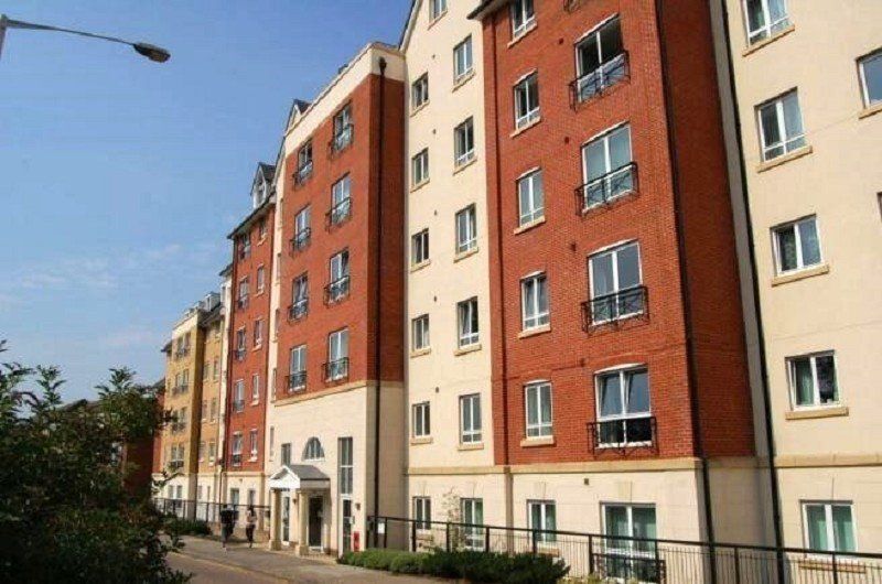 2 bed flat for sale in Broad Street, Northampton NN1, £145,000