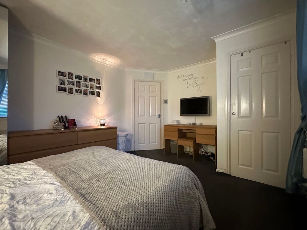 2 bed flat for sale in Rutland Road, Hebburn NE31, £80,000