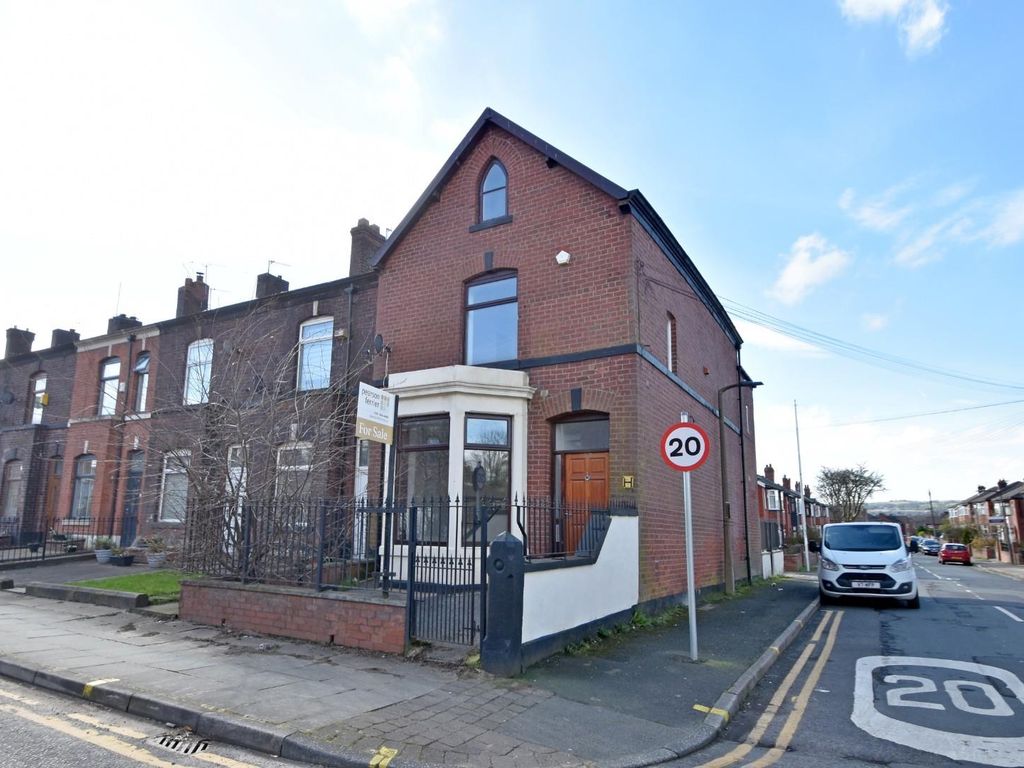 5 bed end terrace house for sale in Walmersley Road, Bury BL9, £250,000