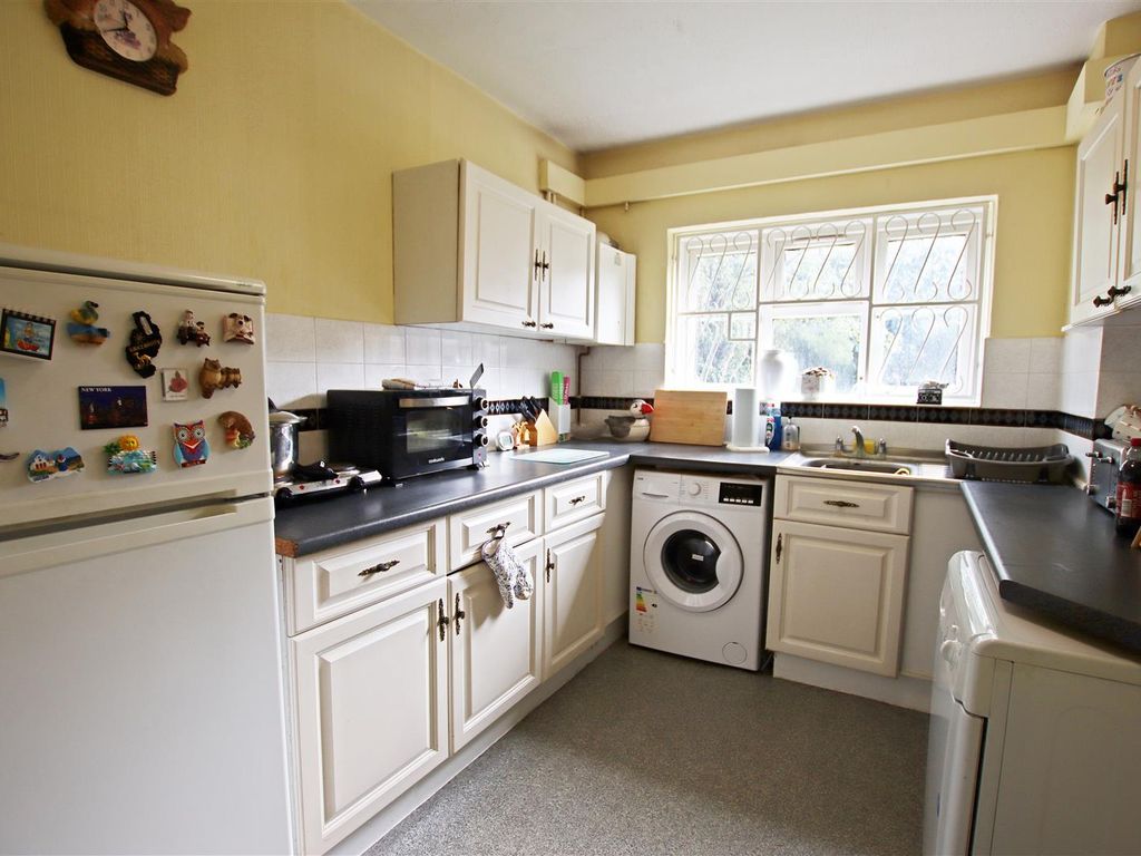 1 bed flat for sale in Buckingham Road, Borehamwood WD6, £225,000