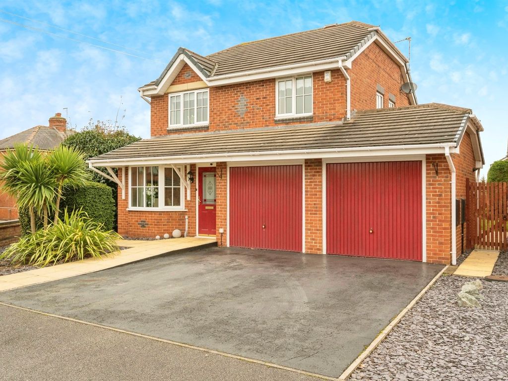 4 bed detached house for sale in Bryson Close, Thorne, Doncaster DN8, £255,000