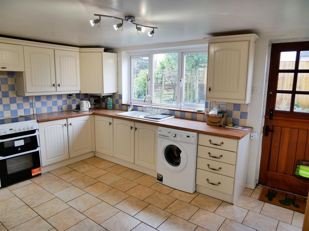 2 bed terraced house for sale in Church Street, Old Calne, Calne SN11, £235,000