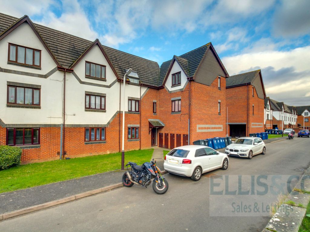 1 bed flat for sale in Allington Close, Greenford UB6, £270,000