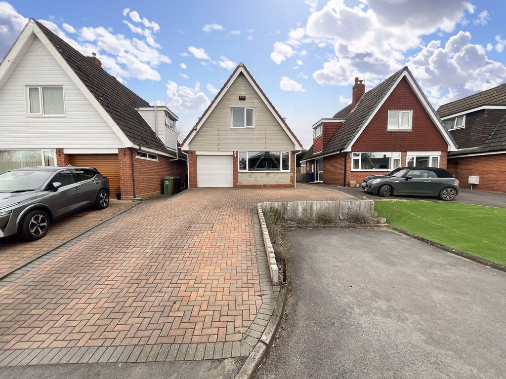 3 bed detached house for sale in Bracken Close, Tittensor ST12, £270,000