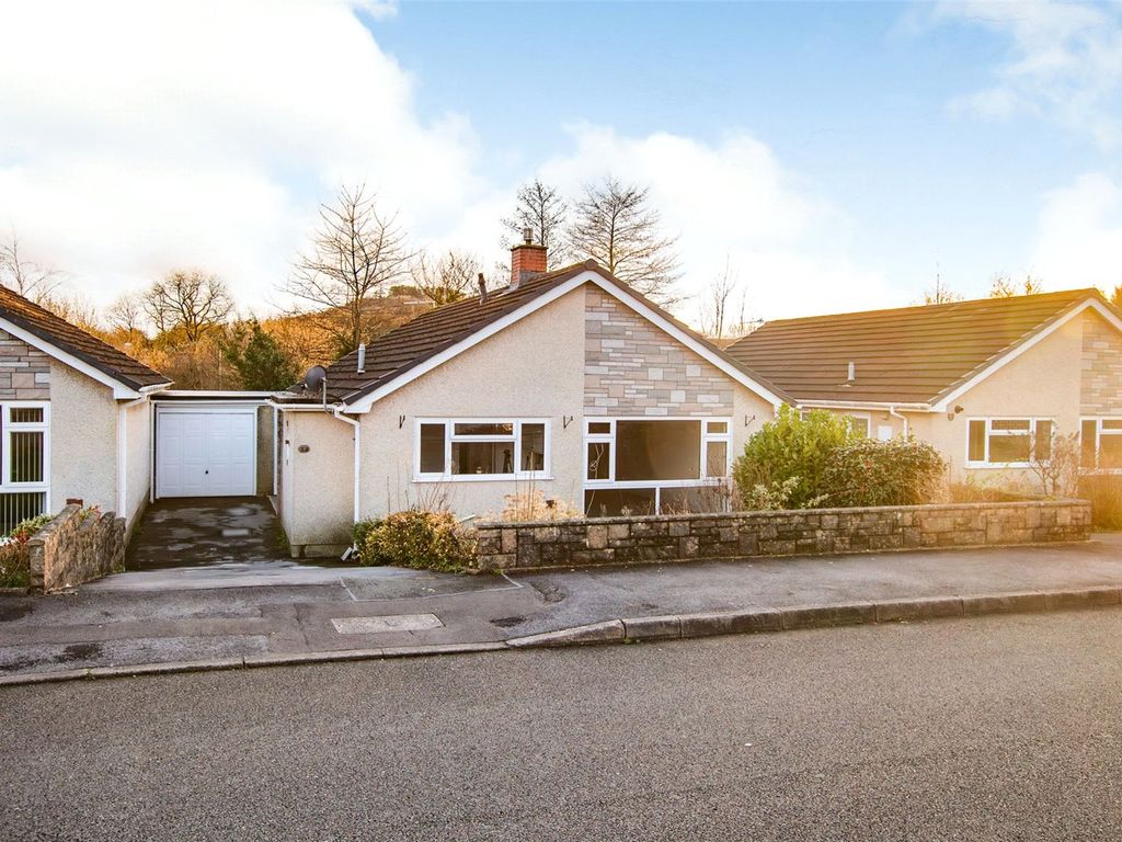 3 bed bungalow for sale in Maes Y Dderwen, Carmarthen, Carmarthenshire SA31, £260,000