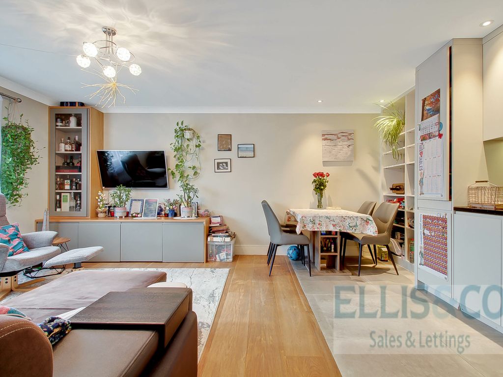 1 bed flat for sale in Allington Close, Greenford UB6, £270,000