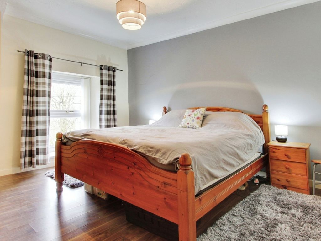 3 bed detached house for sale in Dyffryn Road, Alltwen SA8, £240,000